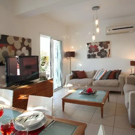 فيلة Luxury With Spacious Patio Area 56 بروتاراس