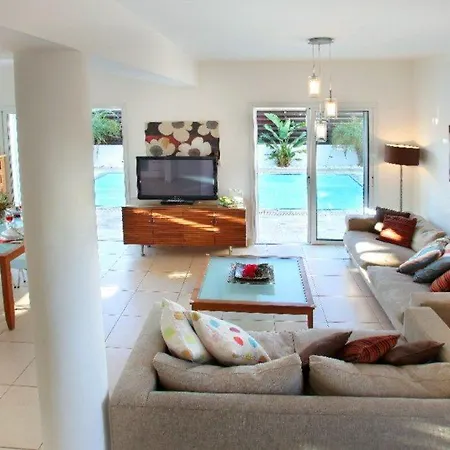 فيلة Luxury With Spacious Patio Area 56 بروتاراس