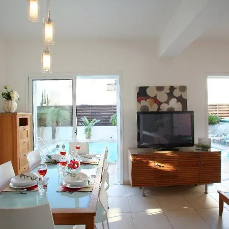 Luxury With Spacious Patio Area 56 Villa *